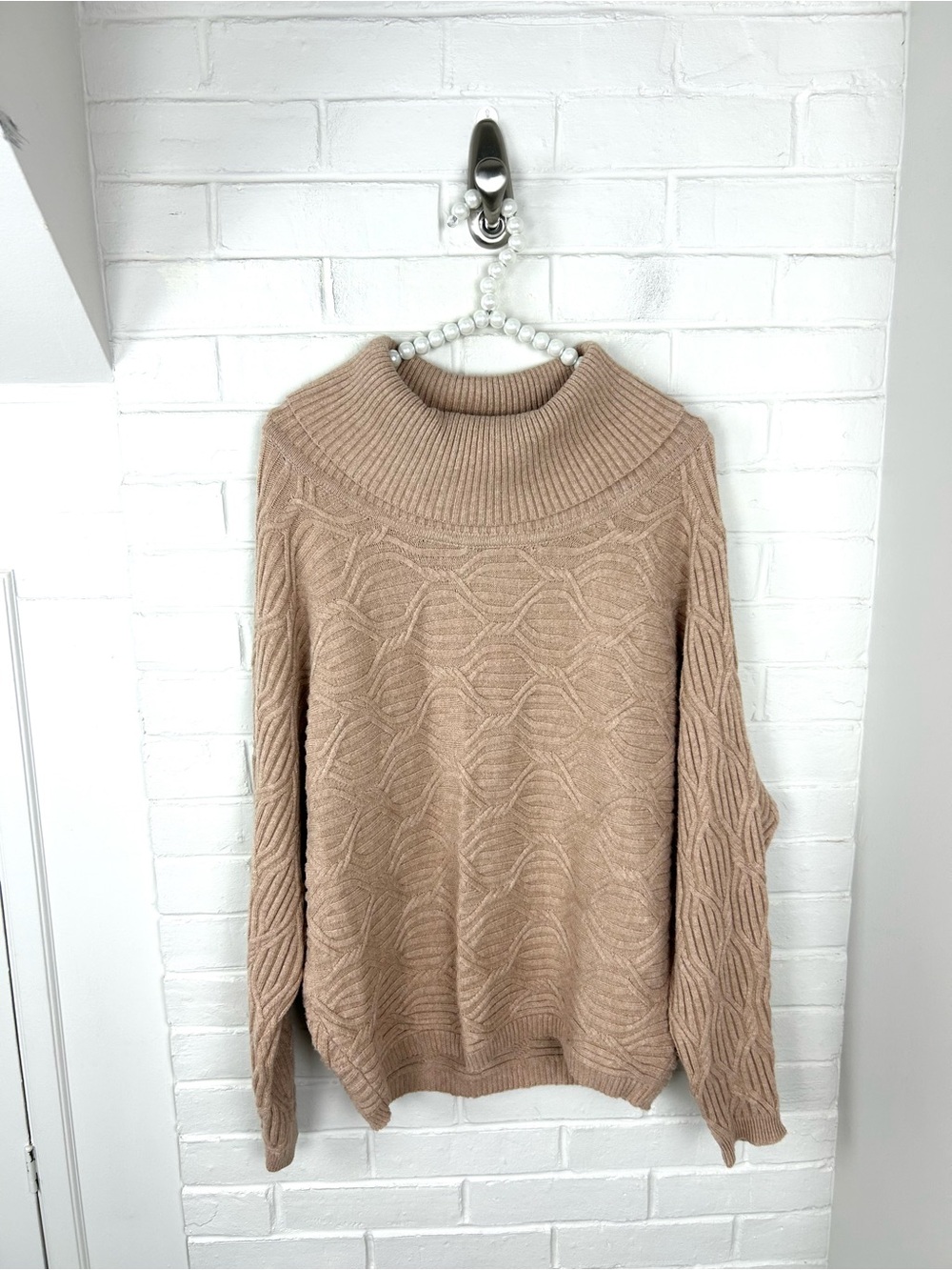 Cyrus Neutral Textured Knit Chunky Ribbed Collar Sweater Size M